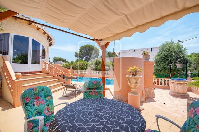 Chalet de 4 habitaciones en Benissa en venta con piscina garaje - 575.000 € (Ref: 9913809)