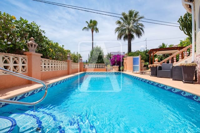 Chalet de 4 habitaciones en Benissa en venta con piscina garaje - 575.000 € (Ref: 9913809)