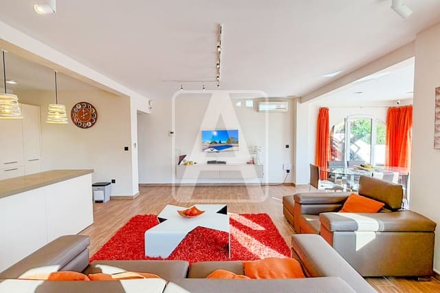 4 soverom Villa til salgs i Calpe / Calp med svømmebasseng garasje - € 745 000 (Ref: 9953606)