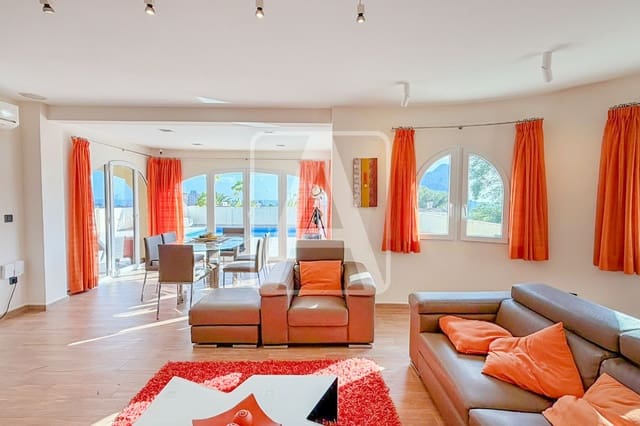 4 soverom Villa til salgs i Calpe / Calp med svømmebasseng garasje - € 745 000 (Ref: 9953606)