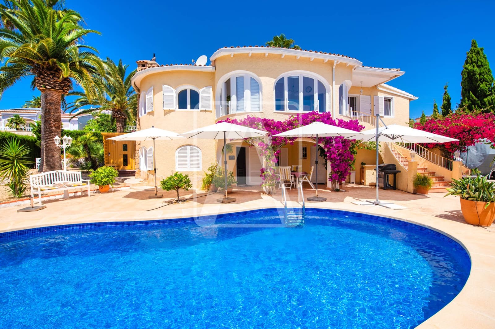 3 soveværelse Villa til salg i Calpe / Calp med swimmingpool garage - € 695.000 (Ref: 9953607)