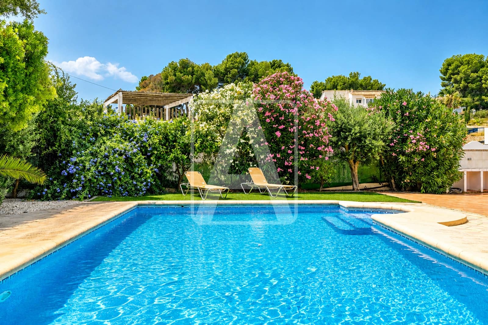 4 bedroom Villa for sale in Benissa with pool garage - € 550,000 (Ref: 9969051)