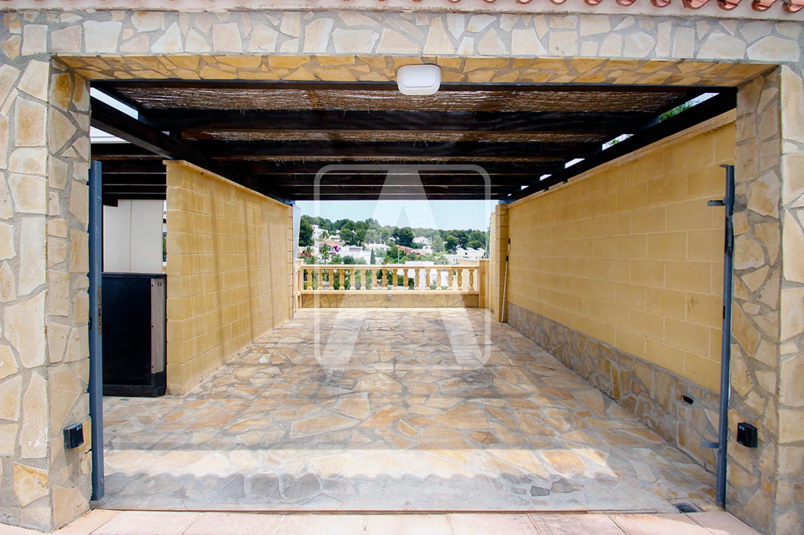 6 bedroom Villa for sale in Benissa with pool garage - € 799,999 (Ref: 9969054)