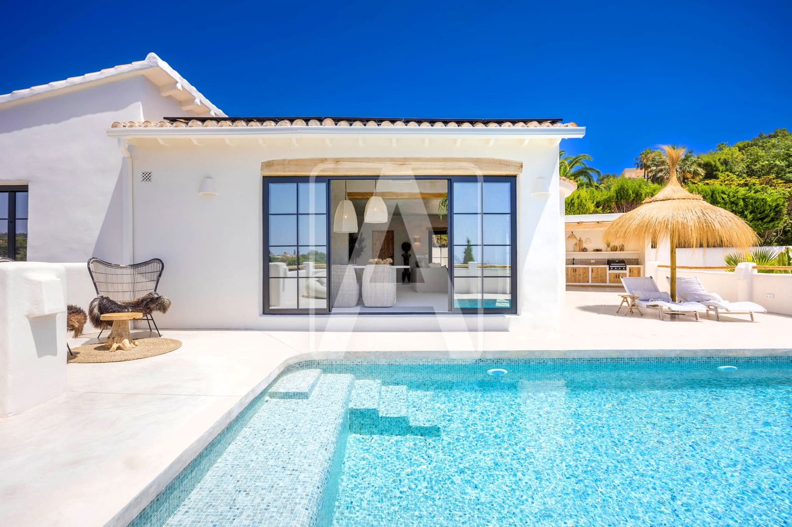3 bedroom Villa for sale in Benissa with garage - € 2,495,000 (Ref: 9976658)