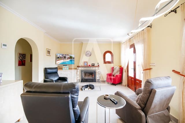 4 soveværelse Villa til salg i Moraira, Teulada-Moraira med swimmingpool garage - € 675.000 (Ref: 9994580)