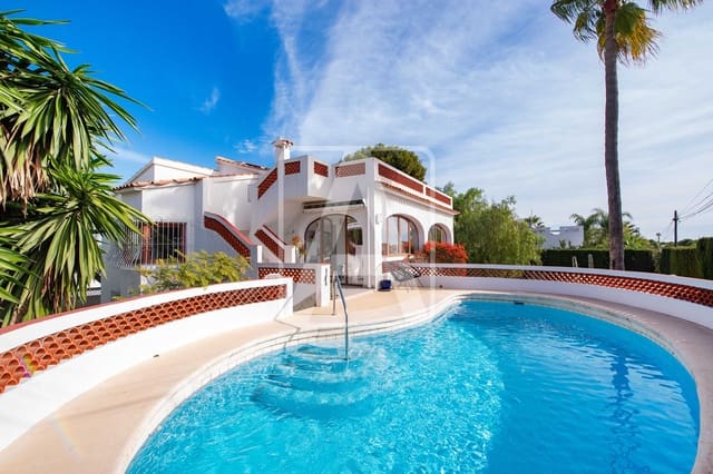 4 soveværelse Villa til salg i Moraira, Teulada-Moraira med swimmingpool garage - € 675.000 (Ref: 9994580)