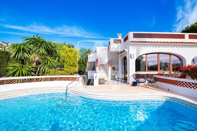 4 soveværelse Villa til salg i Moraira, Teulada-Moraira med swimmingpool garage - € 675.000 (Ref: 9994580)