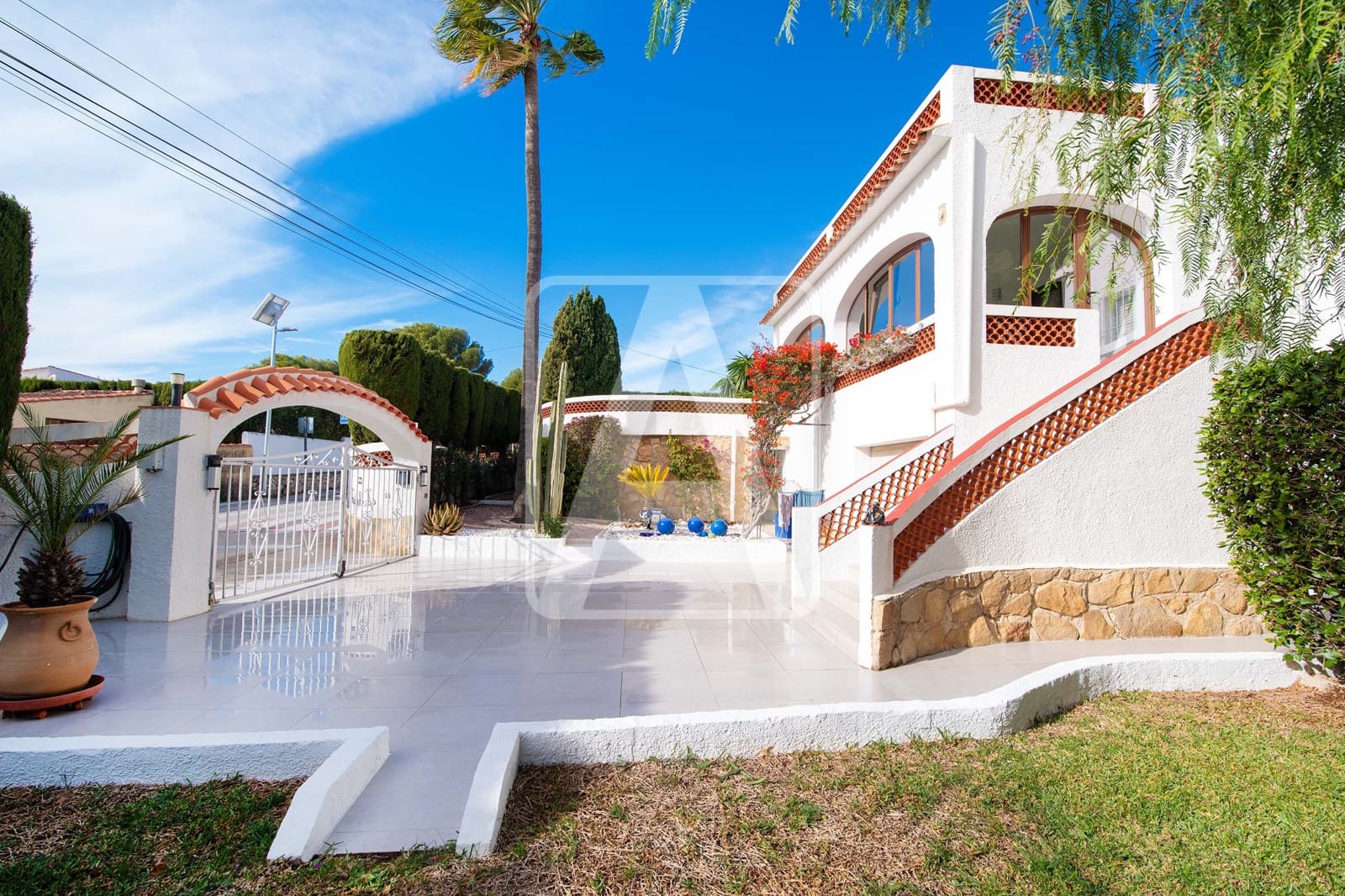 4 soveværelse Villa til salg i Moraira med swimmingpool garage - € 675.000 (Ref: 9994580)