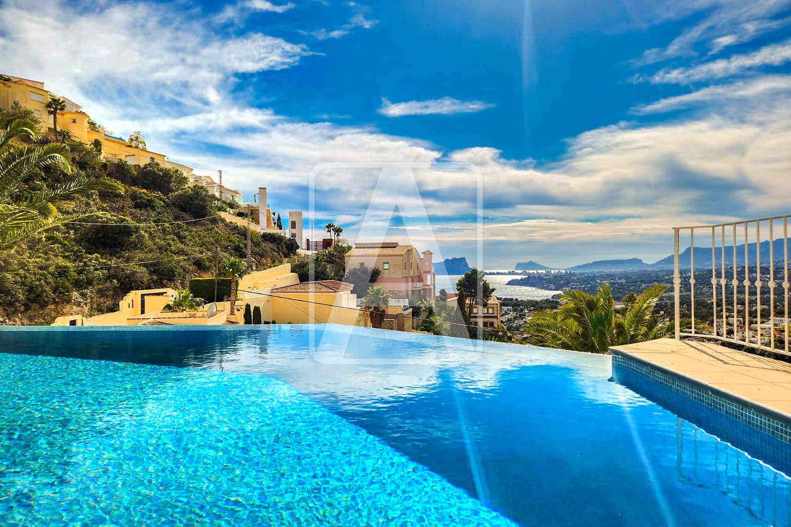 Chalet de 4 habitaciones en Moraira en venta con piscina garaje - 1.450.000 € (Ref: 9997920)