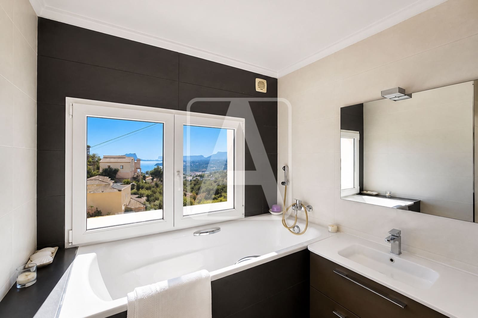 Chalet de 4 habitaciones en Moraira en venta con piscina garaje - 1.450.000 € (Ref: 9997920)