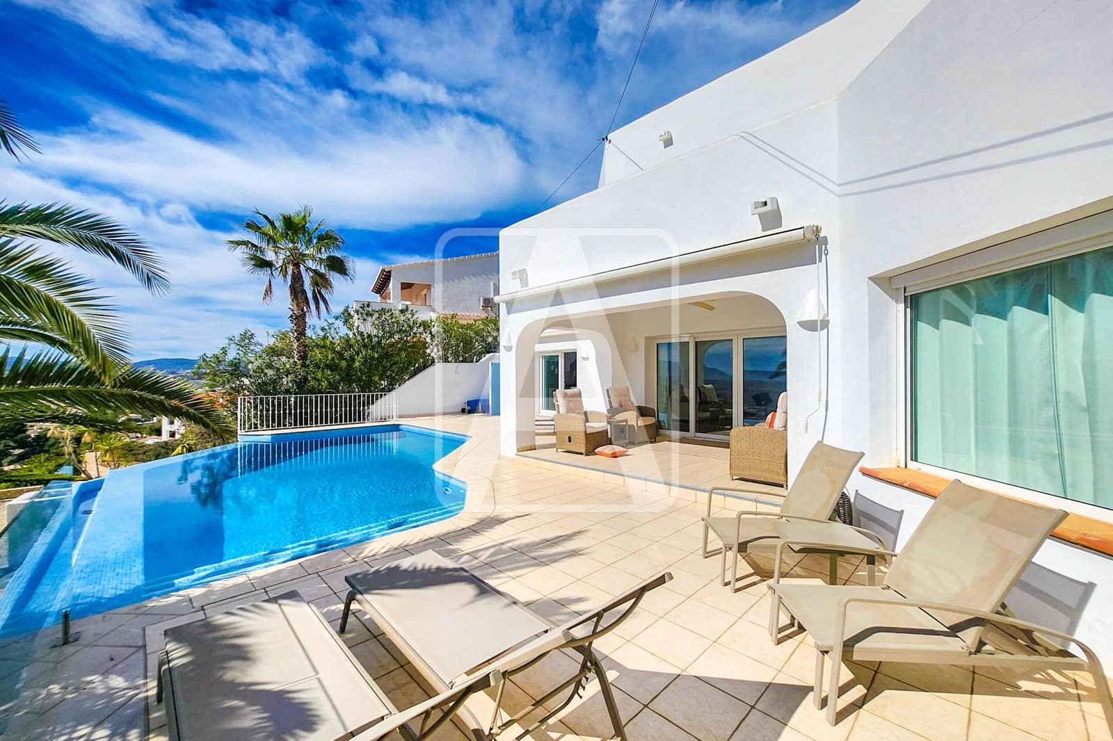 Chalet de 4 habitaciones en Moraira en venta con piscina garaje - 1.450.000 € (Ref: 9997920)