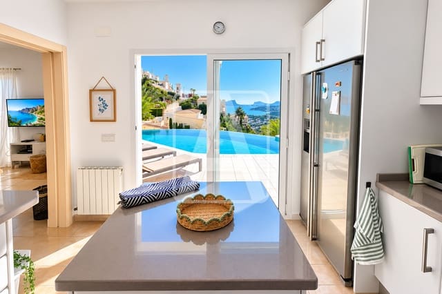 Chalet de 4 habitaciones en Moraira, Teulada-Moraira en venta con piscina garaje - 1.450.000 € (Ref: 9997920)