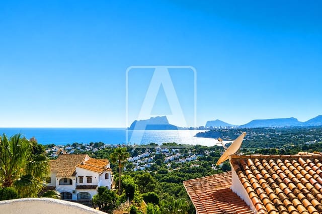 Chalet de 4 habitaciones en Moraira, Teulada-Moraira en venta con piscina garaje - 1.450.000 € (Ref: 9997920)