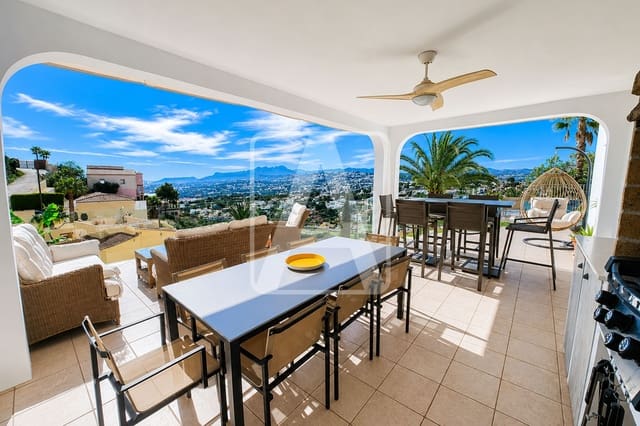 Chalet de 4 habitaciones en Moraira, Teulada-Moraira en venta con piscina garaje - 1.450.000 € (Ref: 9997920)