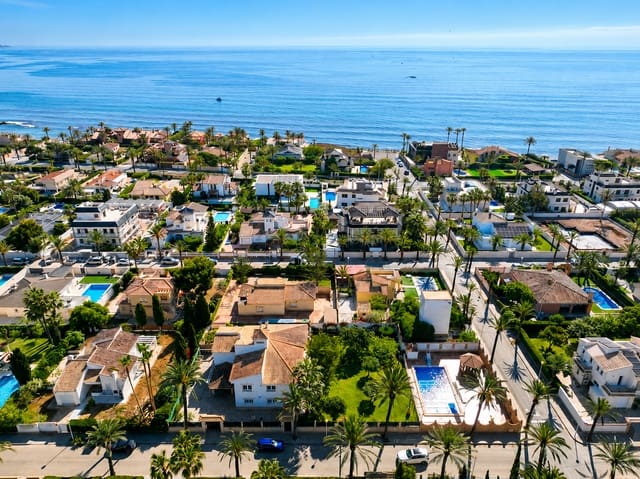 Chalet de 8 habitaciones en Cabo Roig, Orihuela en venta con piscina garaje - 1.490.000 € (Ref: 10004302)