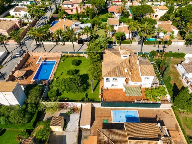 Chalet de 8 habitaciones en Cabo Roig, Orihuela en venta con piscina garaje - 1.490.000 € (Ref: 10004302)