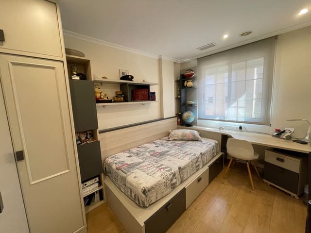 4 quarto Casa em Banda para venda em Elche / Elx com piscina garagem - 452 000 € (Ref: 10023130)