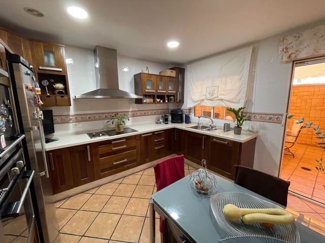 4 quarto Casa em Banda para venda em Elche / Elx com piscina garagem - 452 000 € (Ref: 10023130)