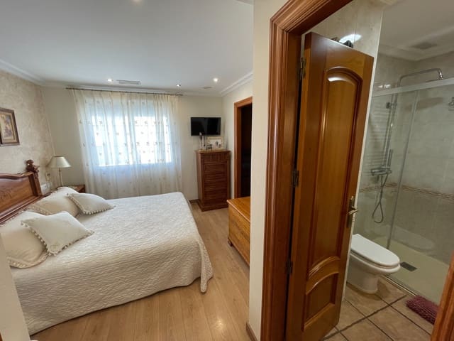 4 quarto Casa em Banda para venda em Elche / Elx com piscina garagem - 452 000 € (Ref: 10023130)