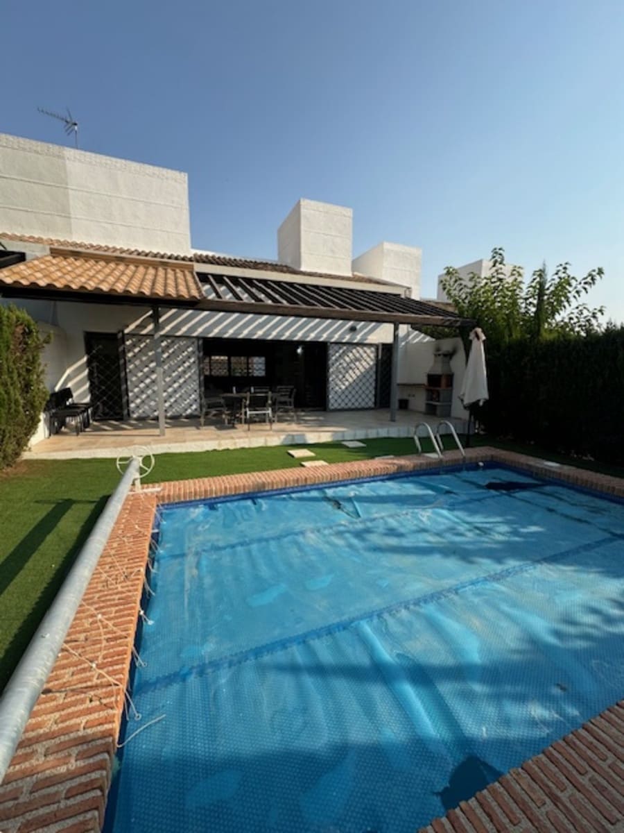 2 Zimmer Villa zu verkaufen in La Peraleja Golf Resort mit Pool Garage - 264.995 € (Ref: 10031161)
