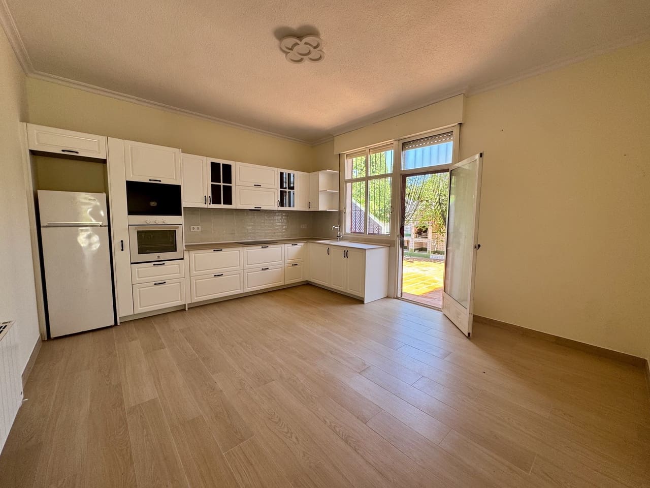 7 slaapkamer Villa te koop in Atamaria met zwembad garage - € 565.000 (Ref: 10095473)