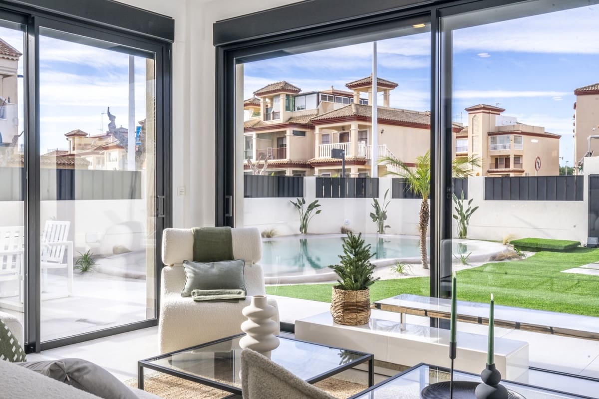 3 bedroom Villa for sale in Roldan with pool garage - € 419,950 (Ref: 10167670)