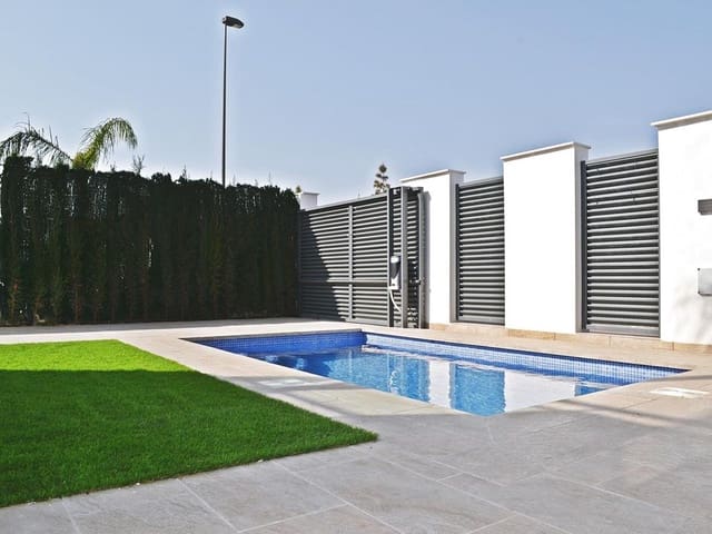 Chalet de 3 habitaciones en Los Alcázares en venta con piscina - 395.000 € (Ref: 7430069)