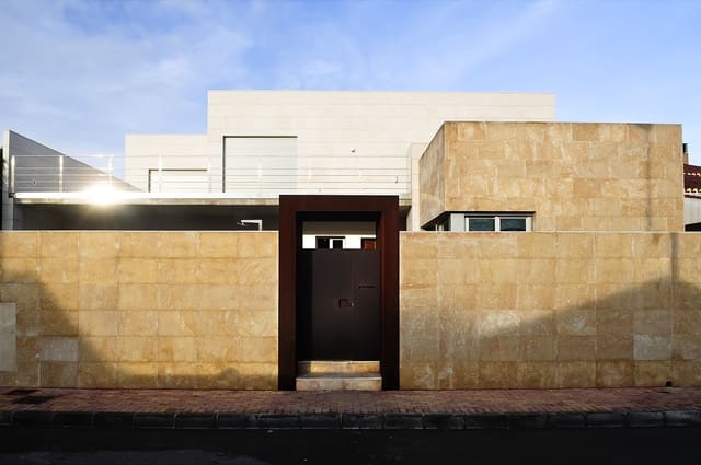 4 soveværelse Villa til salg i San Pedro del Pinatar med swimmingpool garage - € 1.195.000 (Ref: 7476132)