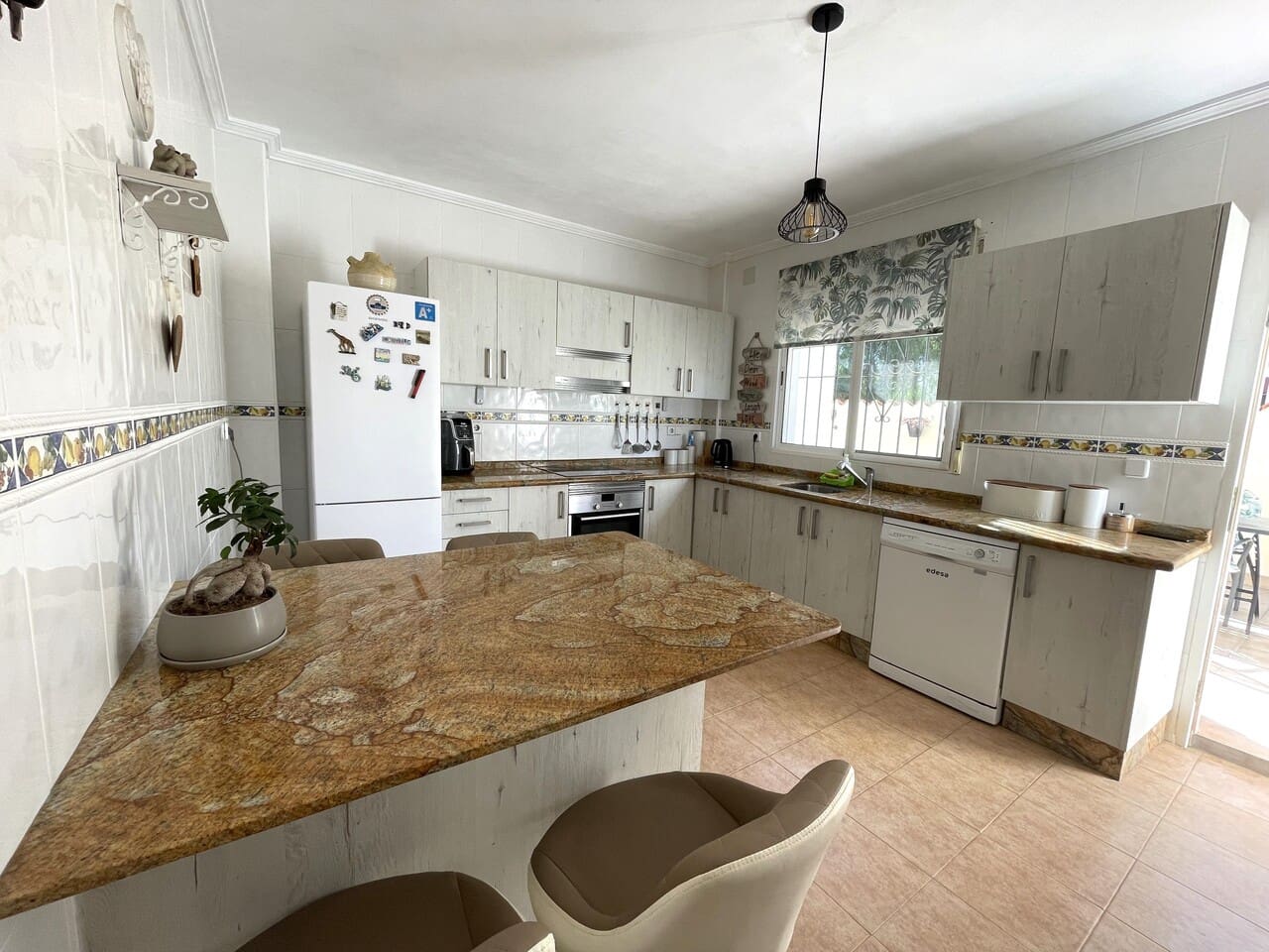 4 soveværelse Villa til salg i Estrella de Mar med swimmingpool - € 450.000 (Ref: 7834179)