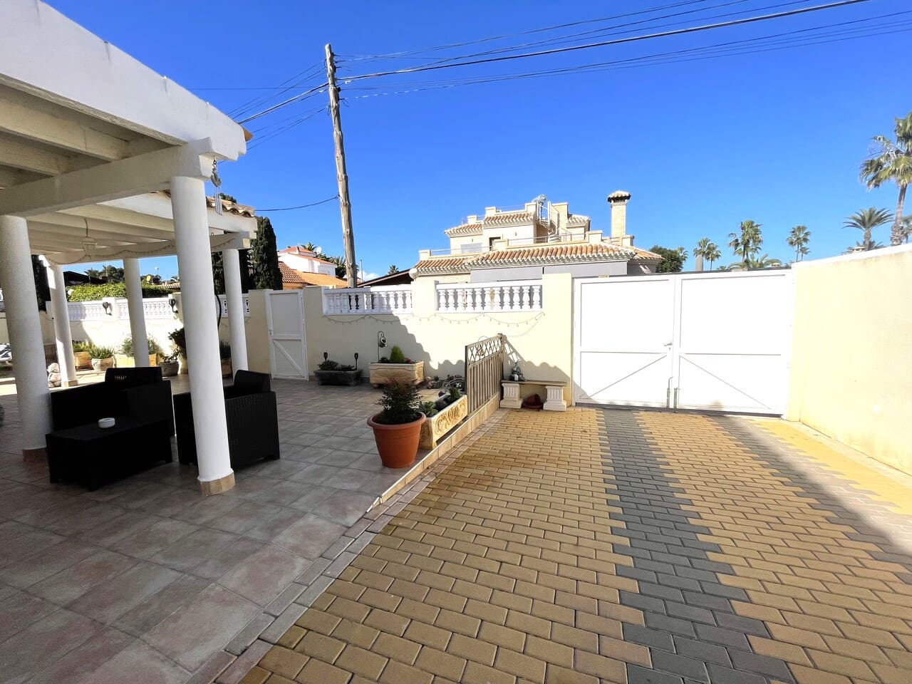 4 soveværelse Villa til salg i Estrella de Mar med swimmingpool - € 450.000 (Ref: 7834179)