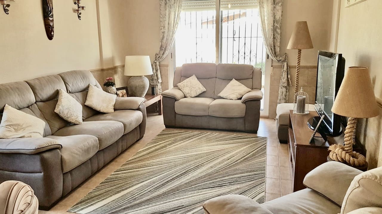 4 soveværelse Villa til salg i Estrella de Mar med swimmingpool - € 450.000 (Ref: 7834179)