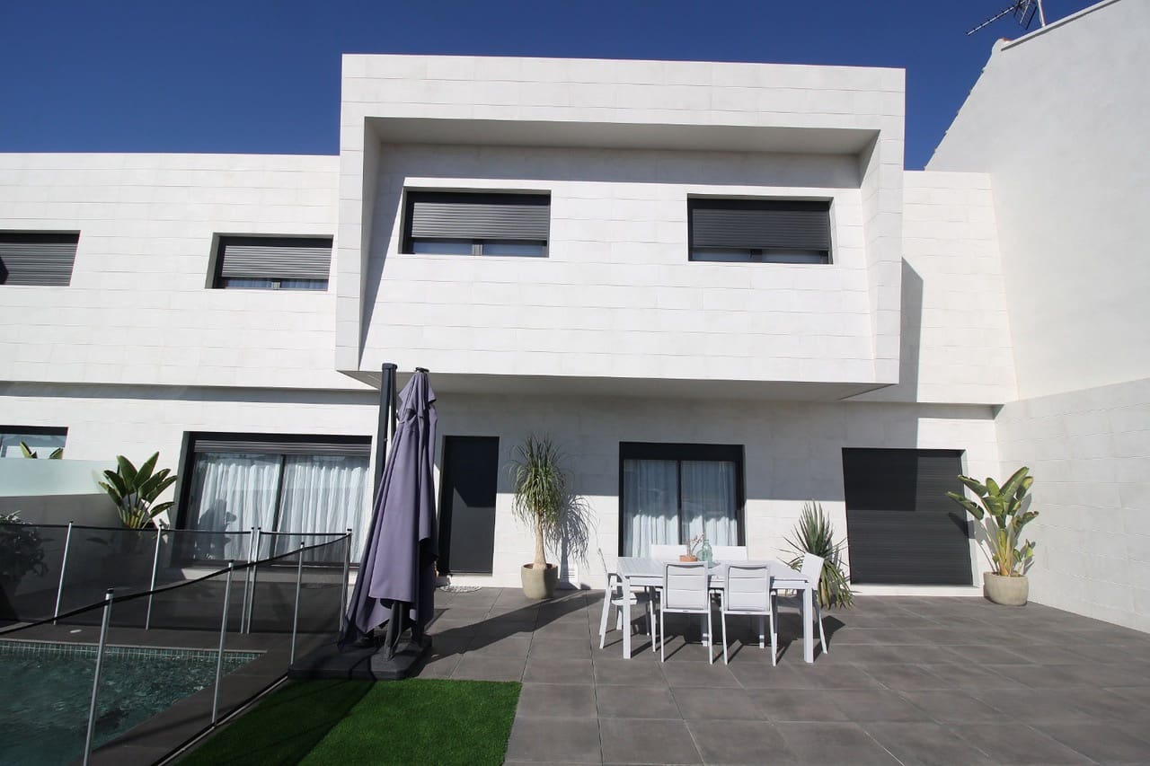 4 soveværelse Villa til salg i San Pedro del Pinatar med swimmingpool - € 480.000 (Ref: 8252467)
