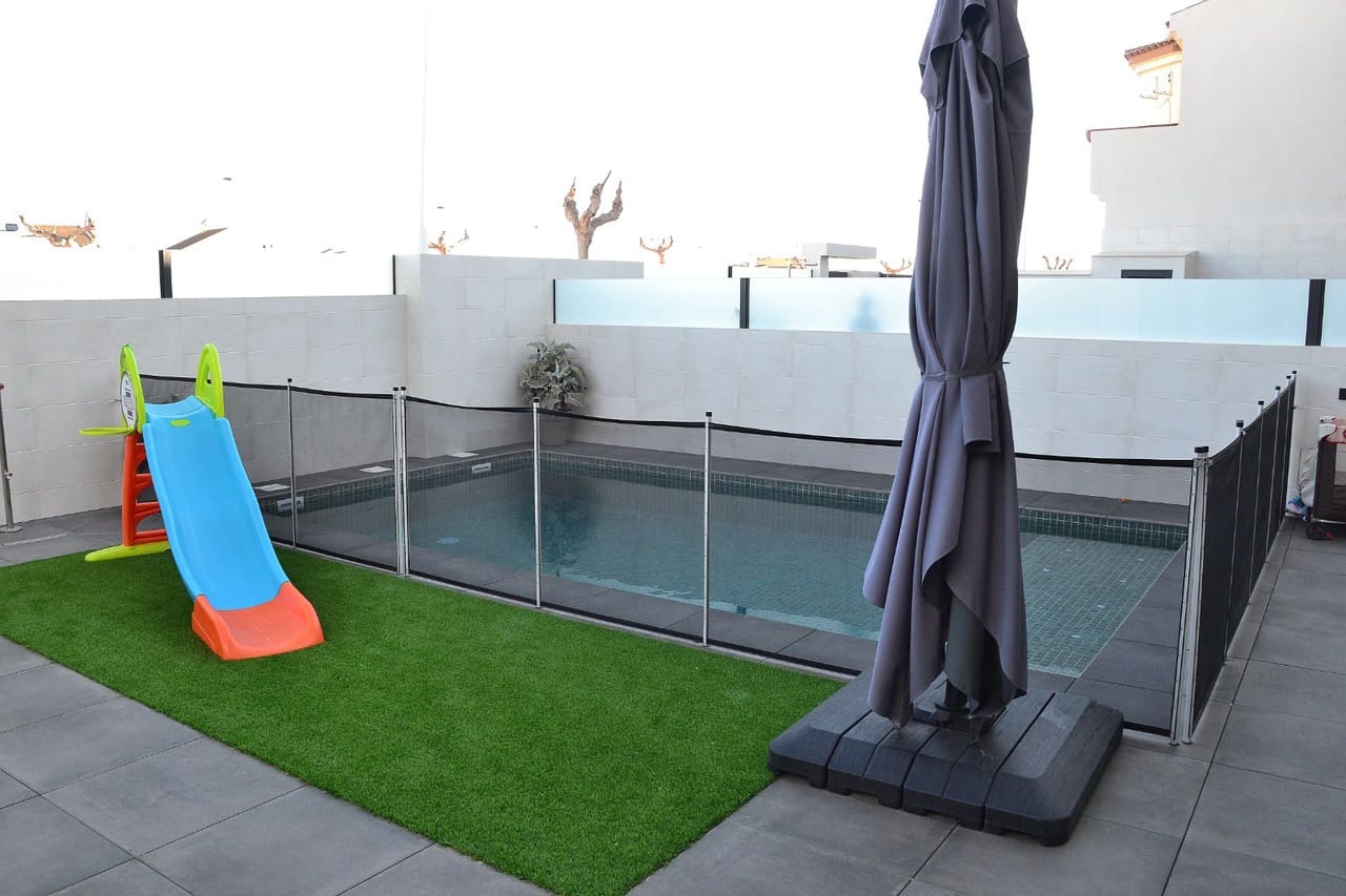 4 soveværelse Villa til salg i San Pedro del Pinatar med swimmingpool - € 480.000 (Ref: 8252467)