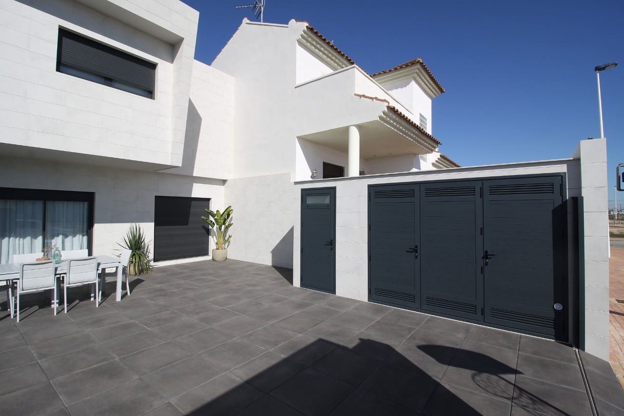 4 soveværelse Villa til salg i San Pedro del Pinatar med swimmingpool - € 480.000 (Ref: 8252467)