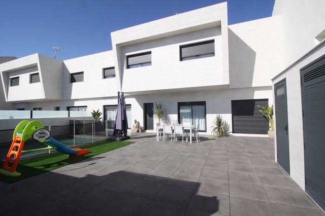 4 soveværelse Villa til salg i San Pedro del Pinatar med swimmingpool - € 480.000 (Ref: 8252467)