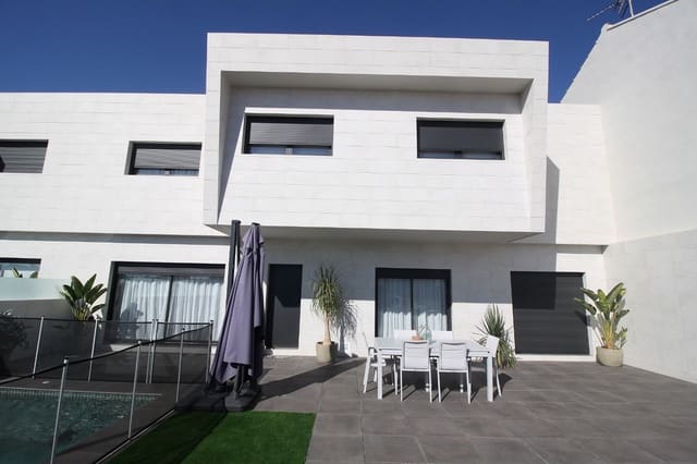 4 soveværelse Villa til salg i San Pedro del Pinatar med swimmingpool - € 480.000 (Ref: 8252467)