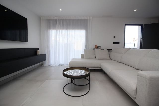 4 soveværelse Villa til salg i San Pedro del Pinatar med swimmingpool - € 480.000 (Ref: 8252467)