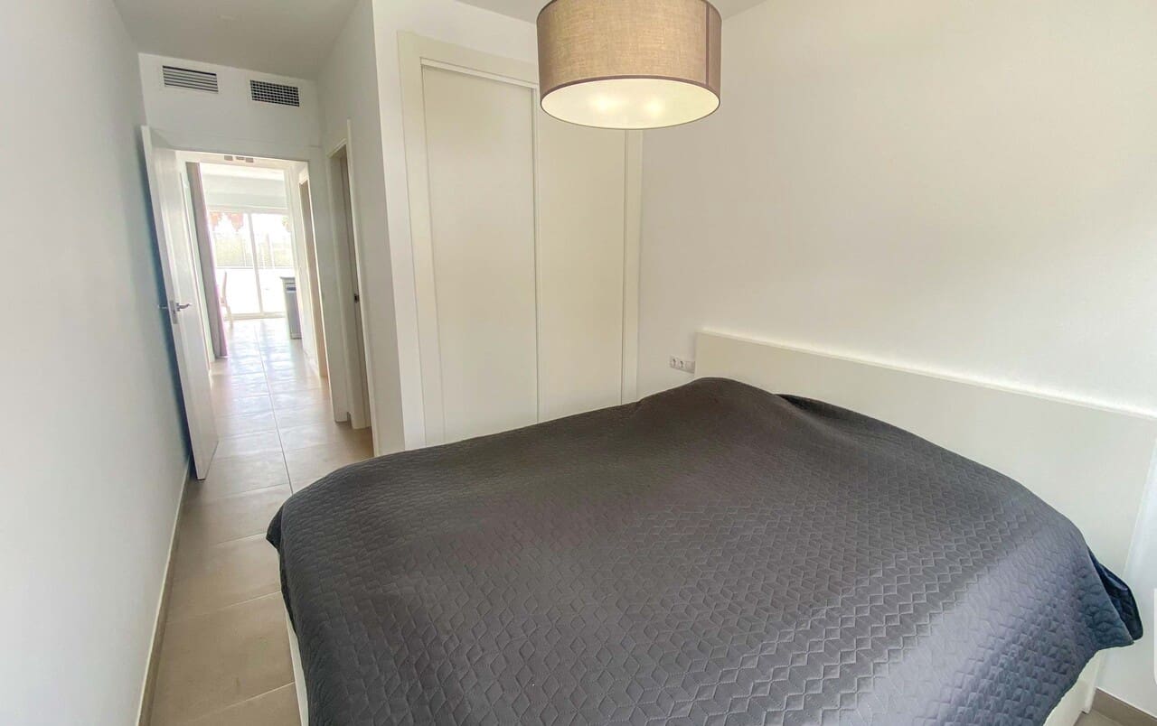 2 soveværelse Semi-Rækkehus til salg i Los Alcazares med swimmingpool - € 245.000 (Ref: 8252469)