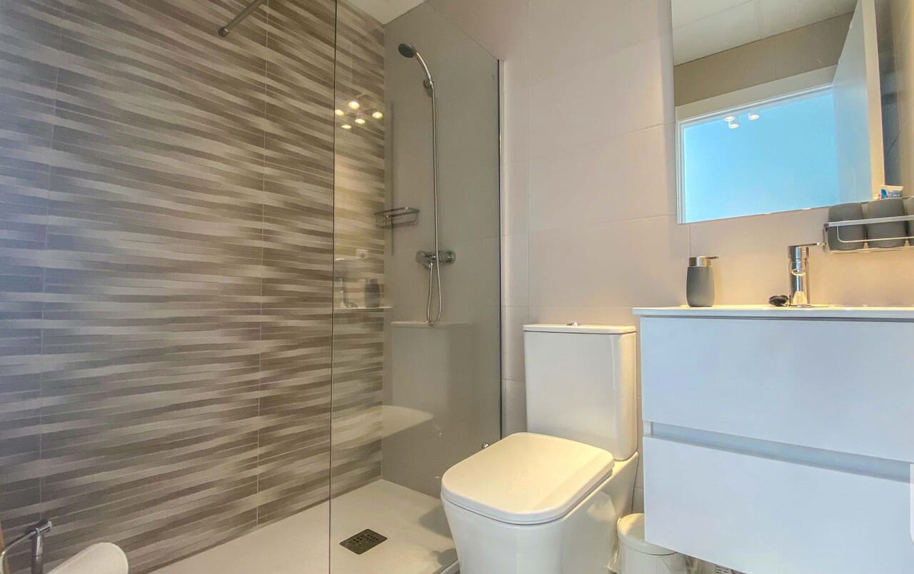 2 soveværelse Semi-Rækkehus til salg i Los Alcazares med swimmingpool - € 245.000 (Ref: 8252469)