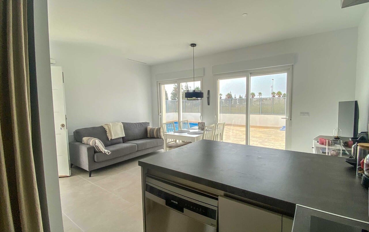 2 soveværelse Semi-Rækkehus til salg i Los Alcazares med swimmingpool - € 245.000 (Ref: 8252469)