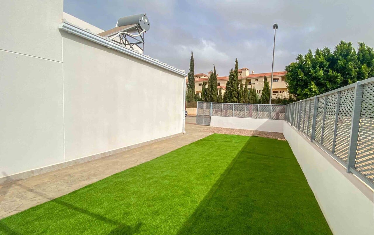 2 soveværelse Semi-Rækkehus til salg i Los Alcazares med swimmingpool - € 245.000 (Ref: 8252469)