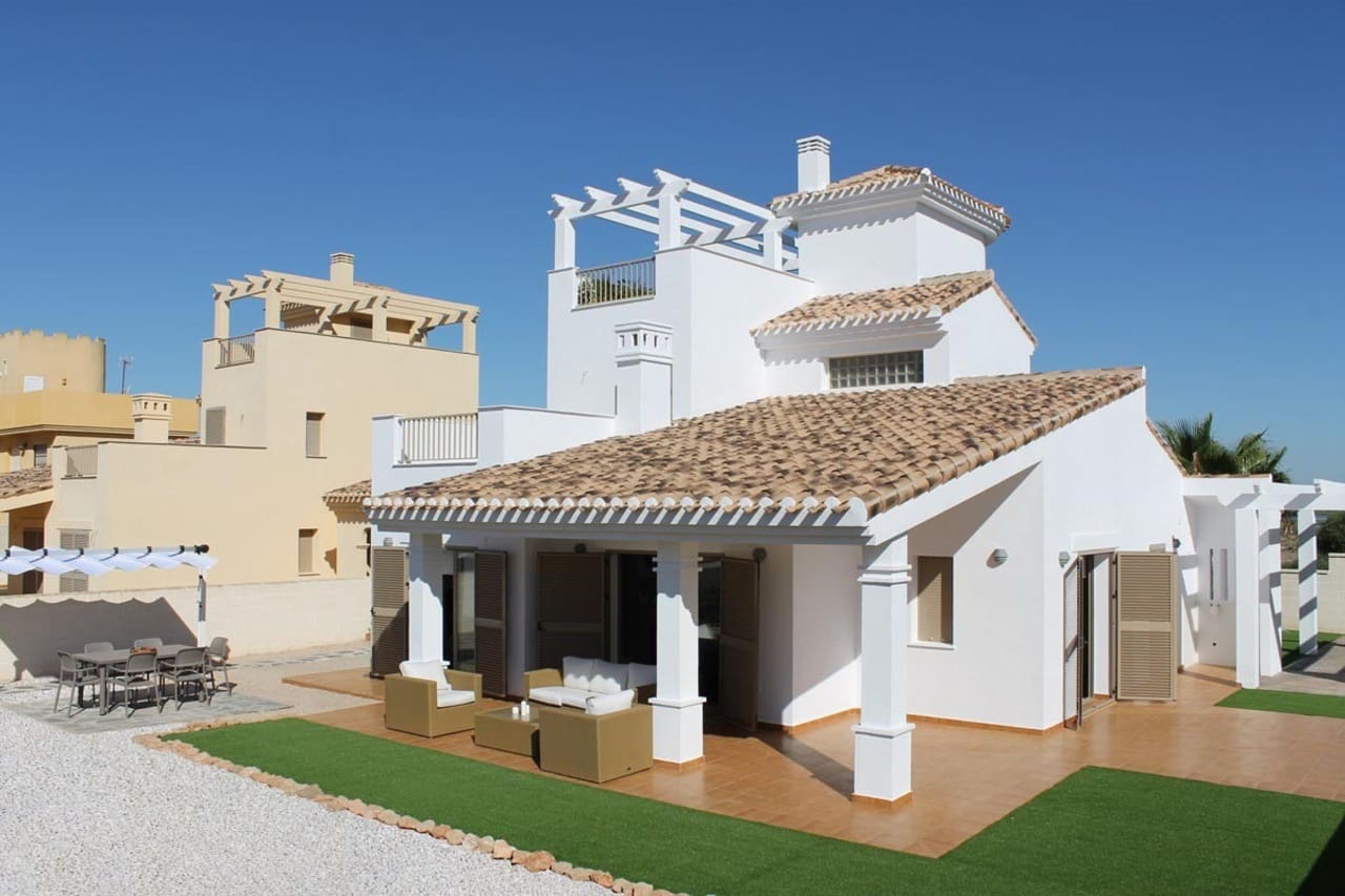 4 bedroom Villa for sale in La Manga del Mar Menor with garage - € 389,000 (Ref: 8893611)