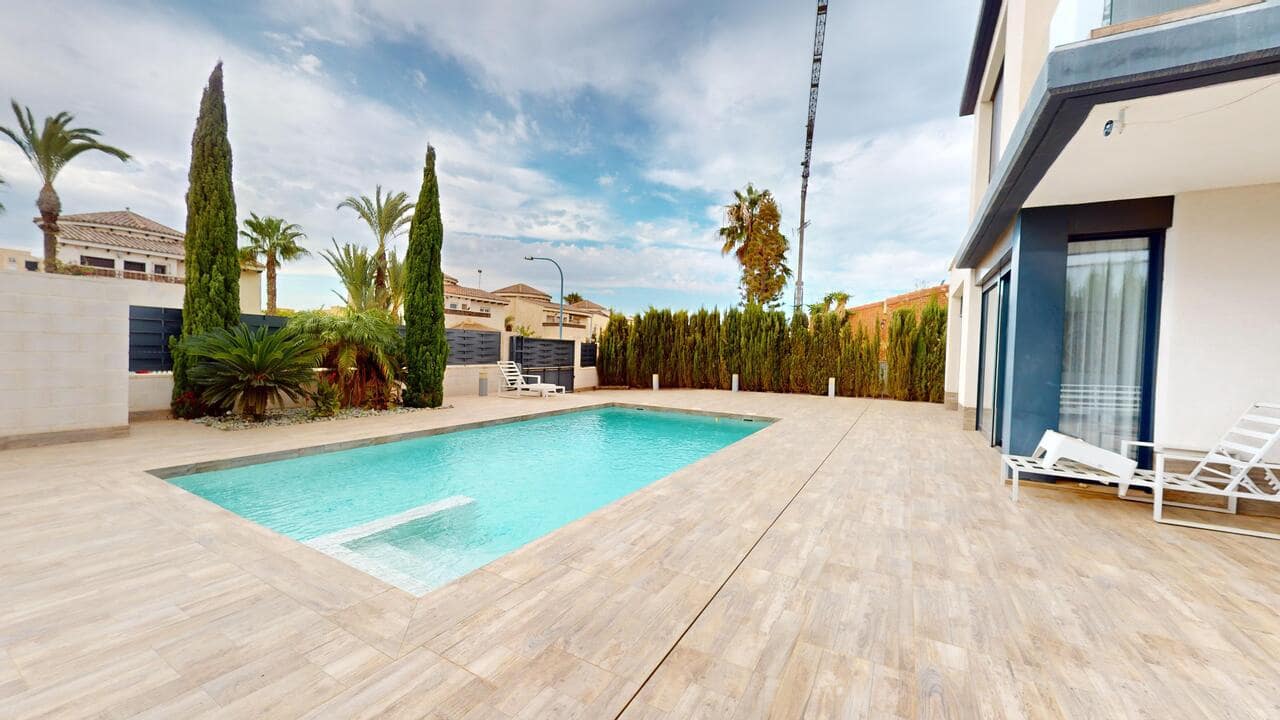 4 soverom Villa til salgs i Playa Honda med svømmebasseng garasje - € 599 000 (Ref: 8893627)