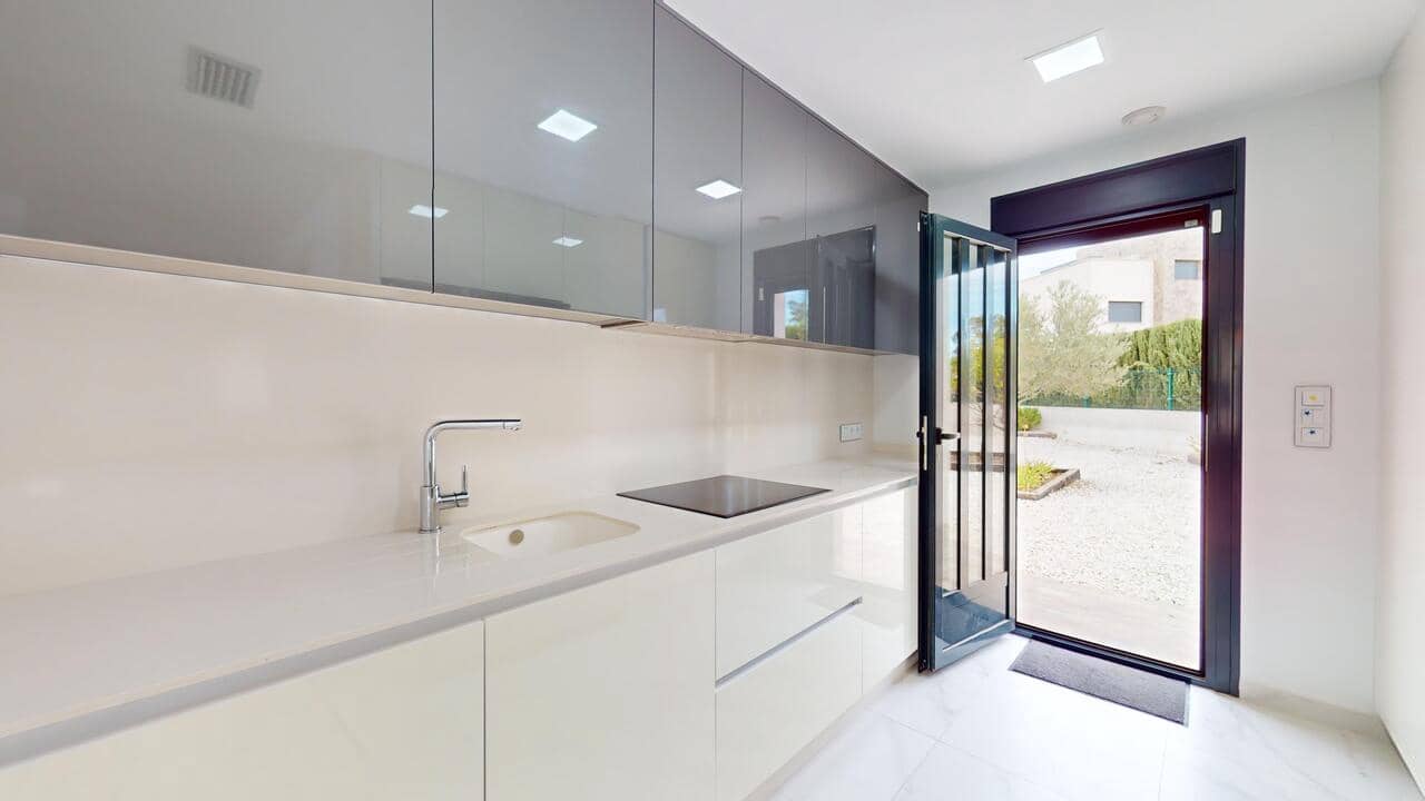 4 soverom Villa til salgs i Playa Honda med svømmebasseng garasje - € 599 000 (Ref: 8893627)