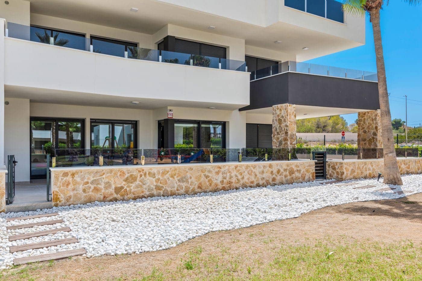 2 bedroom Apartment for sale in Orihuela Costa with pool garage - € 299,000 (Ref: 8952001)