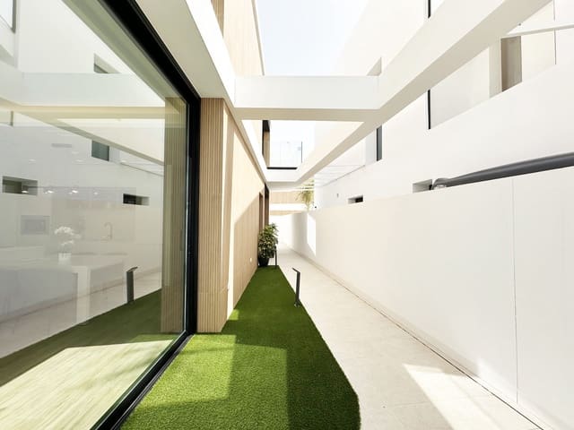 Chalet de 3 habitaciones en Torre de la Horadada, Pilar de la Horadada en venta - 628.000 € (Ref: 9215610)