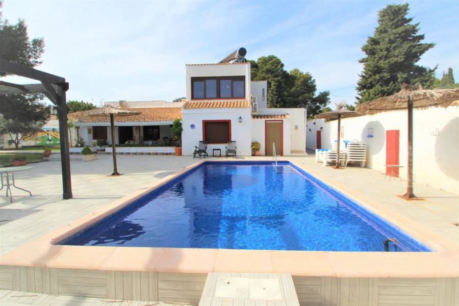 9 bedroom Villa for sale in Orihuela Costa with pool - € 674,000 (Ref: 9306808)