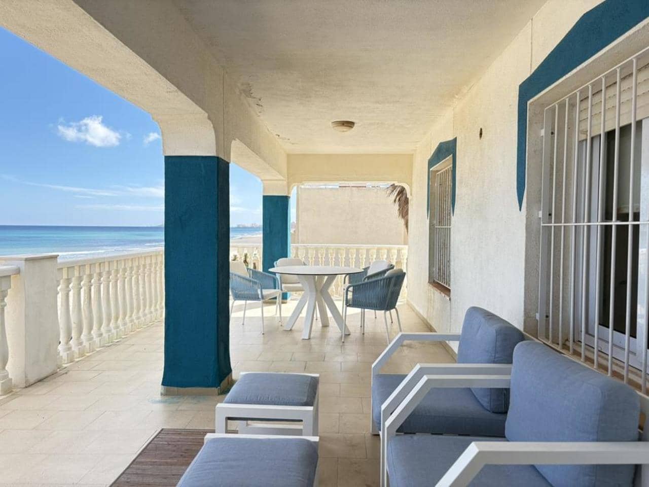 Chalet de 6 habitaciones en La Manga del Mar Menor en venta - 995.000 € (Ref: 9306825)