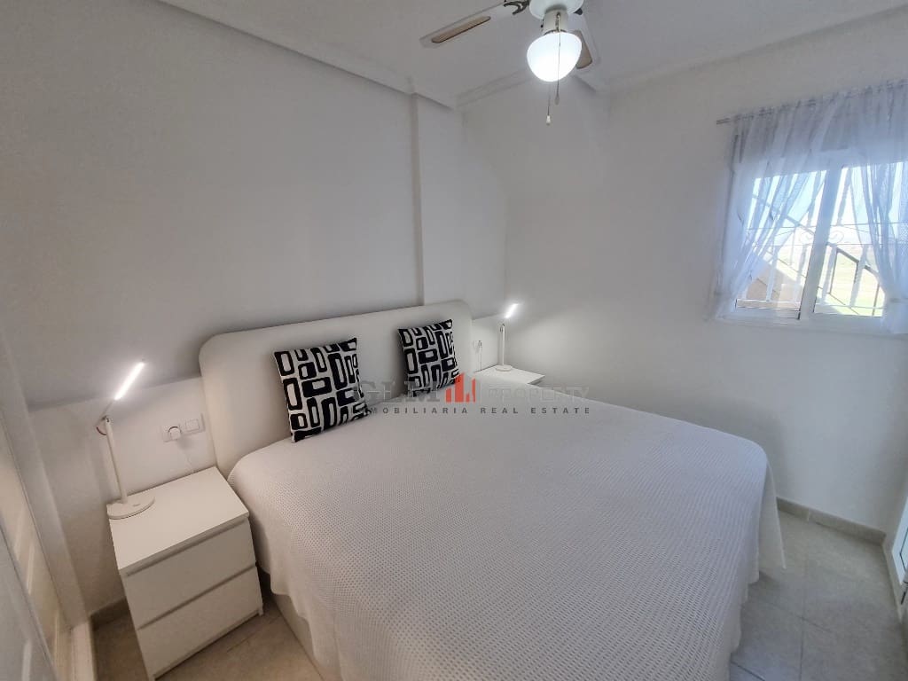 2 soverom Leilighet til salgs i Los Alcazares med svømmebasseng - € 169 000 (Ref: 9431817)