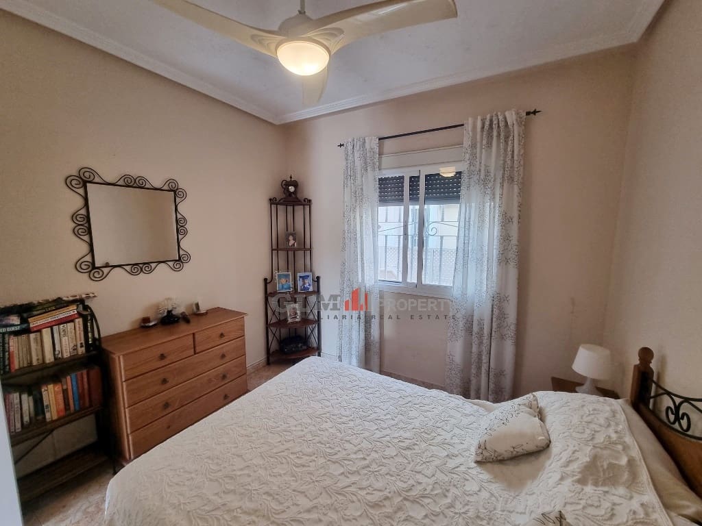 Apartment for sale in Los Alcazares with pool - € 229,000 (Ref: 9431820)